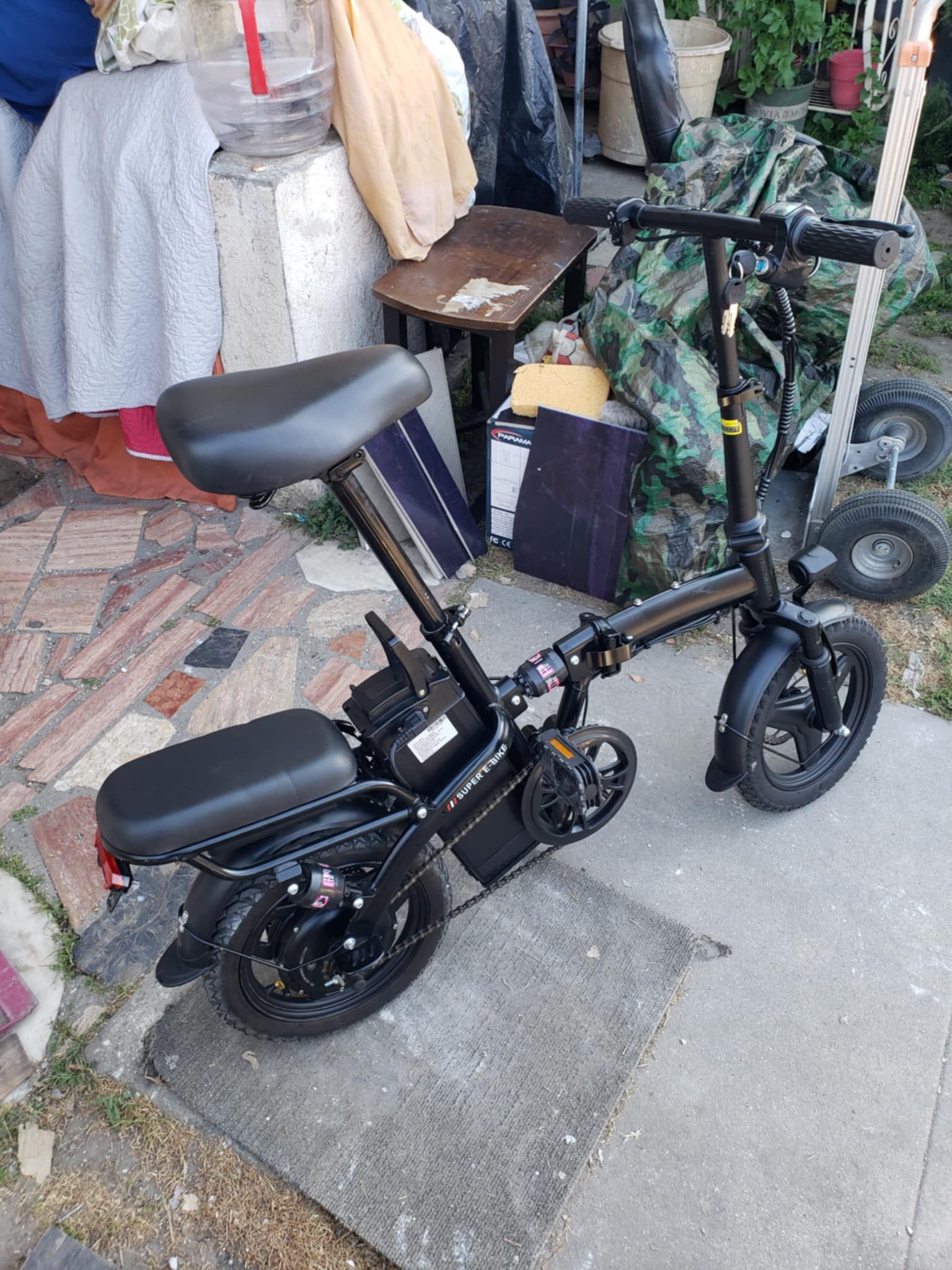 Has Suspension Front 650lb & back 450lb. Electric bike ebike e-bike super Electric up To 25mph 40miles range. Folding Electricbike 0050miles $500! All