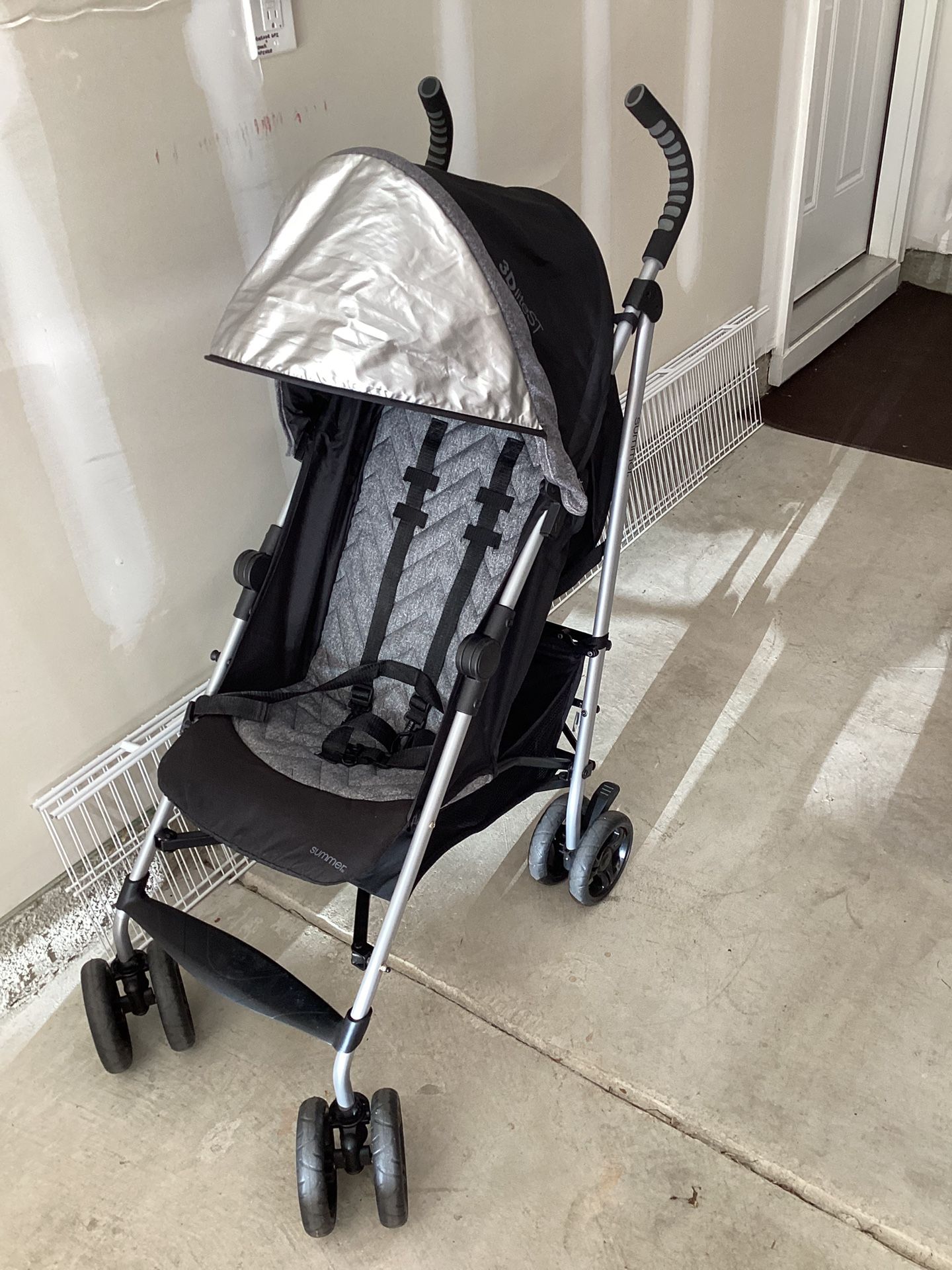 Sturdy Foldable Stroller, Summer 3D Light ST, Lightly Used.