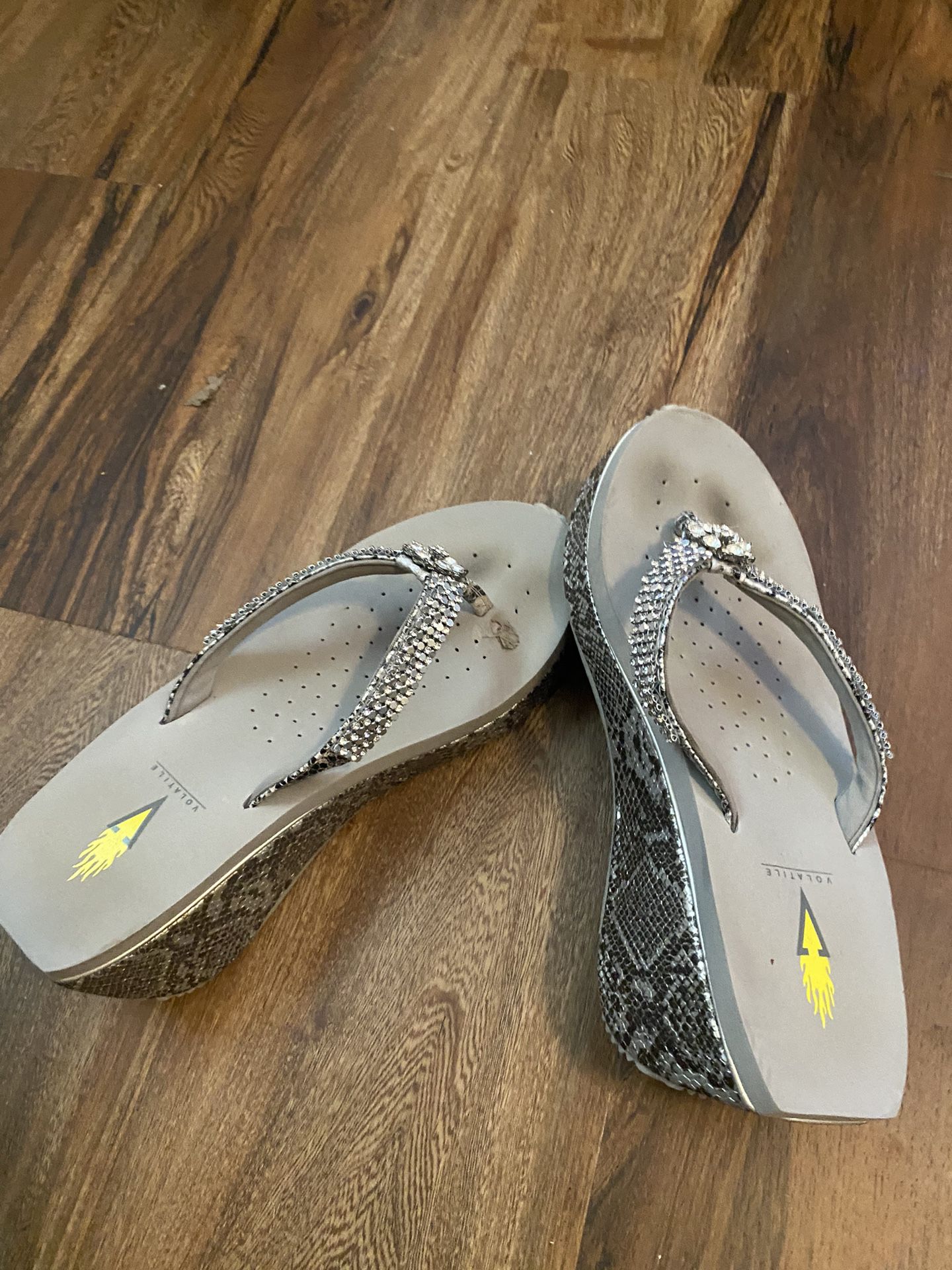 Wedges With Bling Sz 8 for Sale in Louisville, KY - OfferUp