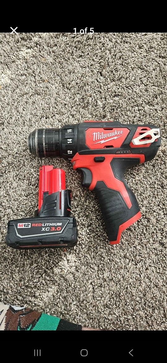 Milwaukee M12 Drill And Battery