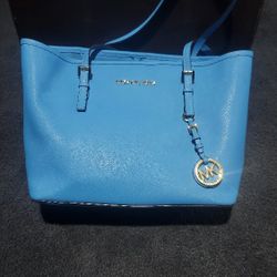 MICHAEL KORS  SAFFIANO LEATHER LARGE TOTE 