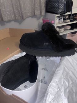Ugg disquette slippers size 9