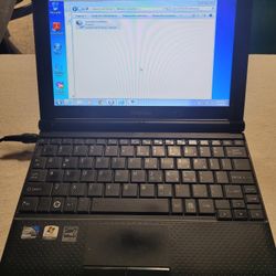 Toshiba NB505 Laptop 