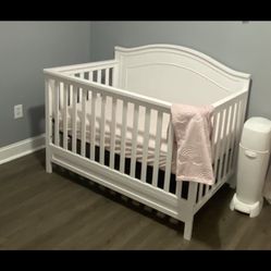 Crib + mattress 