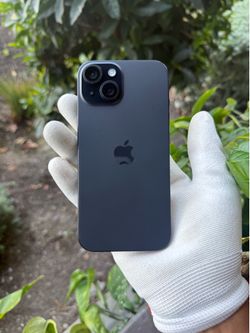 iPhone 15 256 GB Unlocked 86% Battery Health