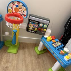 Fisher-Price Laugh & Learn 4-in-1 Sports Center – Activity Center and Learning Toy for Toddlers