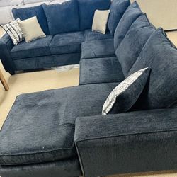 Beautiful Brand New Black Sectional! 