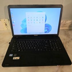 Toshiba 17" 8gb Windows 11