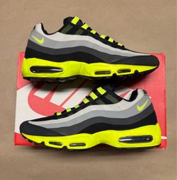 Nike Air Max 95 No Sew Volt Men’s size 12 running shoes Rare!