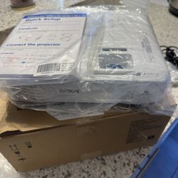 NEW. EPSON 3LCD Projector