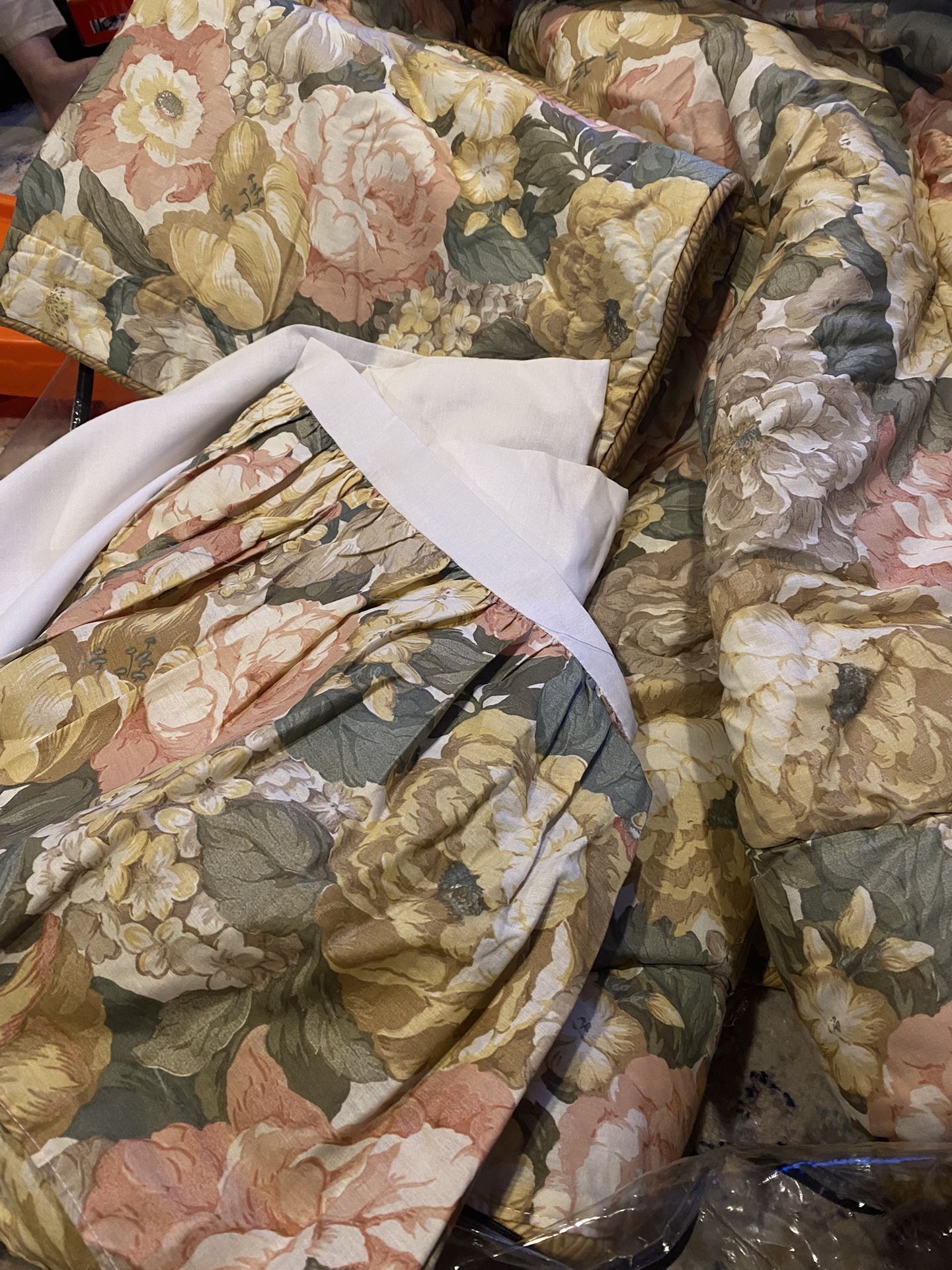 5 Piece Golden Comfortor Set