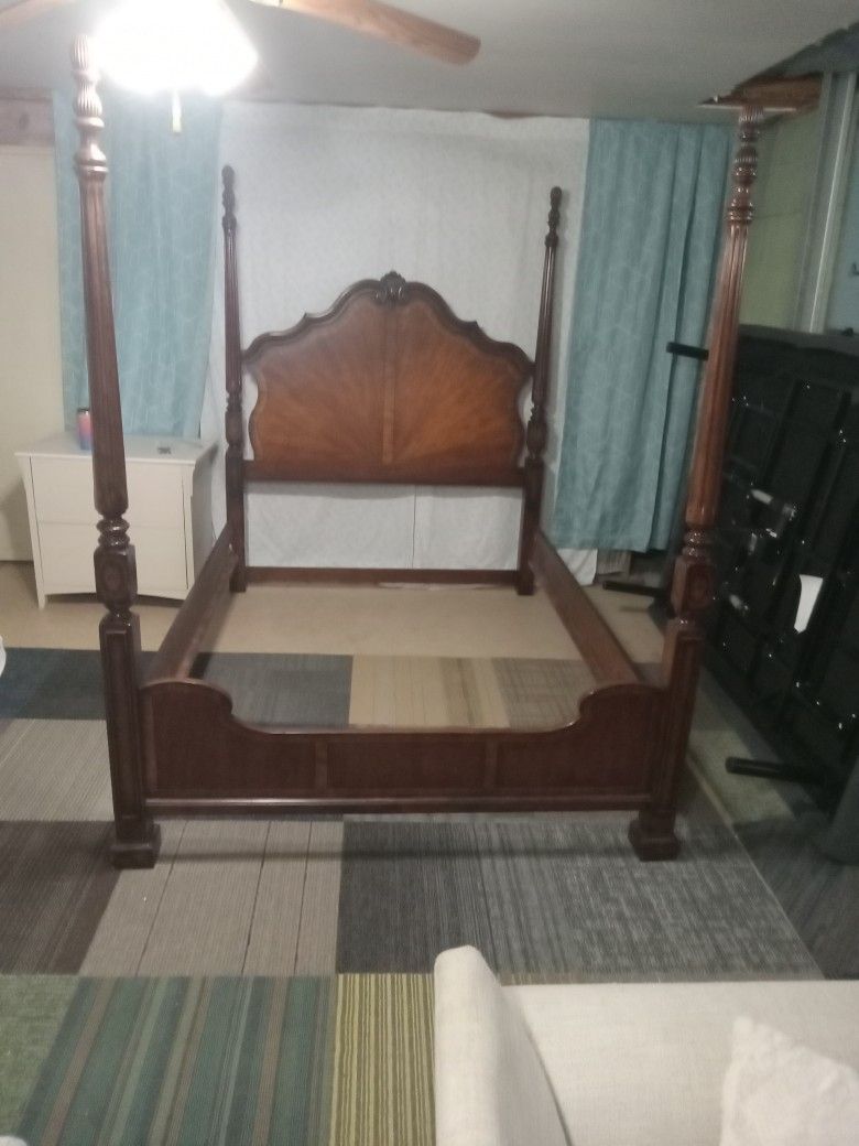 Queen Bed With Adjustable Mattress 