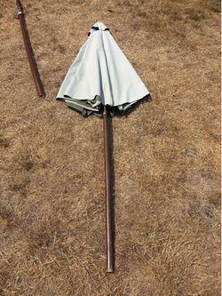 9’ Patio Umbrella – Good Working Condition