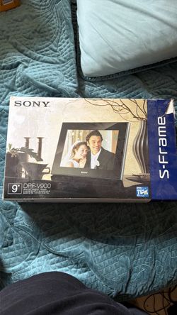 Sony S-Frame DPF-V900 9" Digital Photo Frame