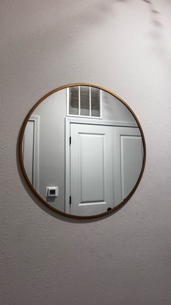 Mirror round with gold trim