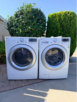 LG Stackable Washer and Gas Dryer Excellent Condition