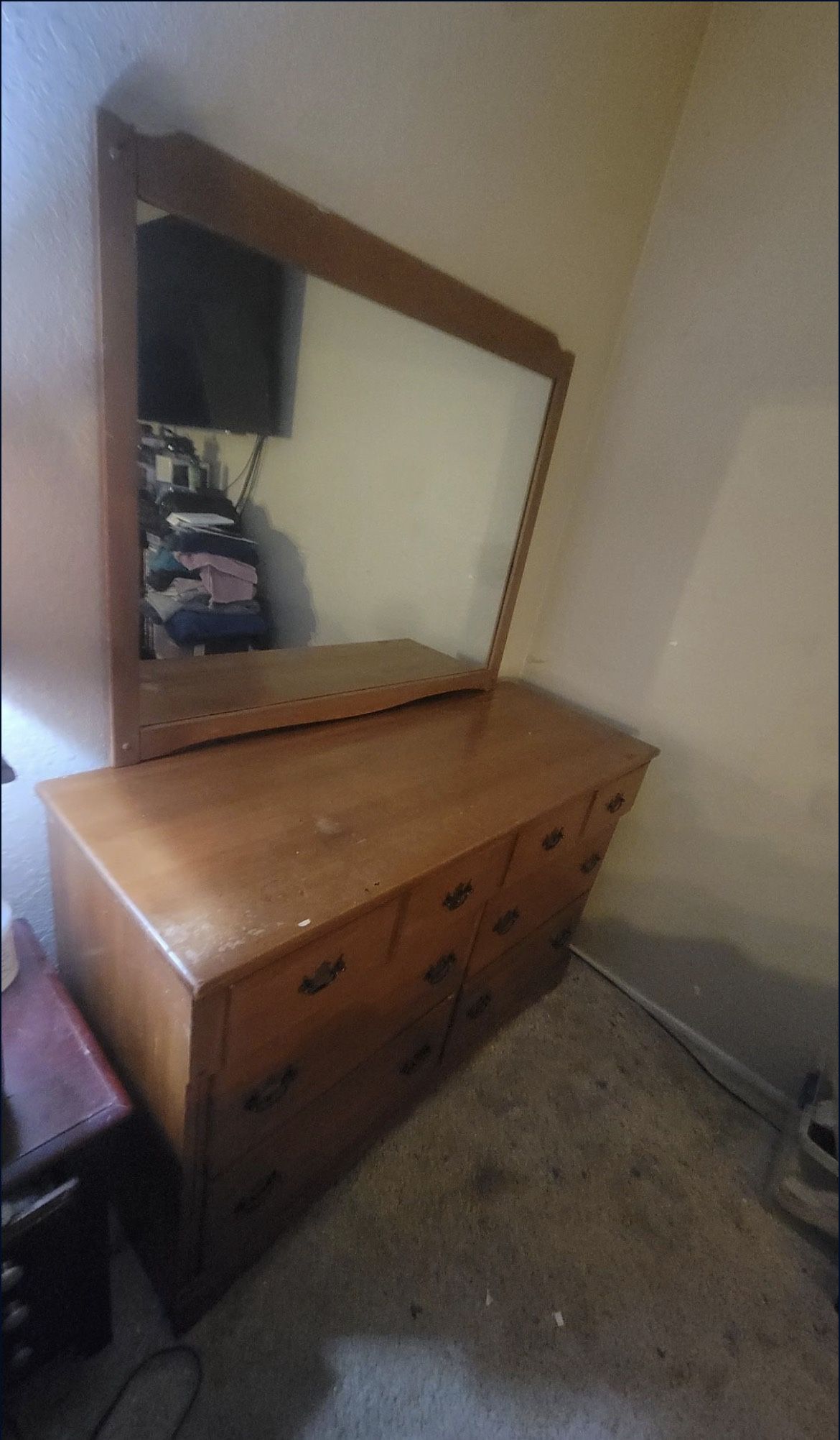 Dresser With Mirror