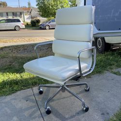 Herman Miller Soft Pad Executive Desk Chair