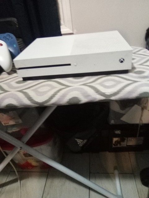 XBOX One s With 2 Controllers And Controller Charging Station