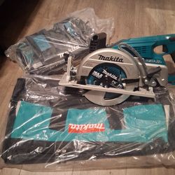 new saw, bag and charger