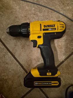 DEWALT DCD771 20V MAX Cordless Drill / Driver Kit - Ready to work!