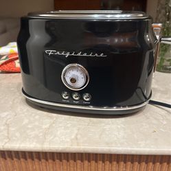 Frigidaire Retro Toaster - Black