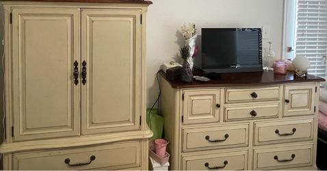 Hardwood bedroom set !! Motivated seller