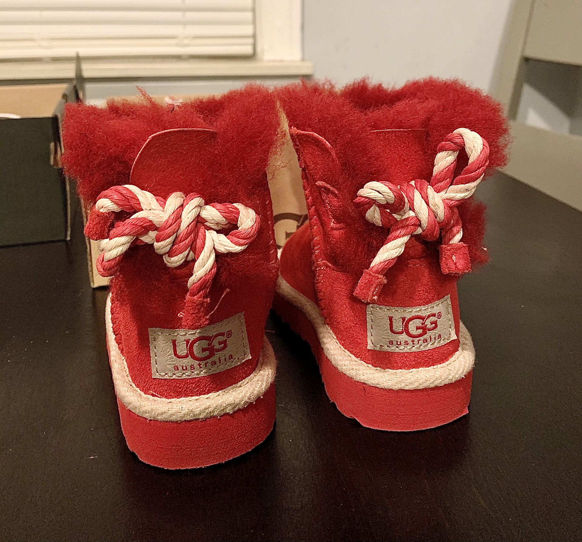 TODDLER UGGS SIZE 6 Red