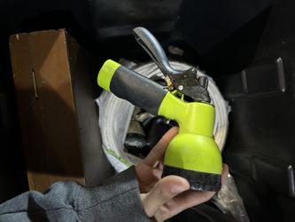 Multifunction nozzle for garden hose