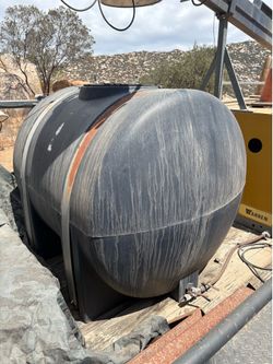 350 gallon poly water tank with tiedown bands for truck/trailer