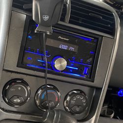 Pioneer Double-DIN In Dash Cd Receiver USB Control