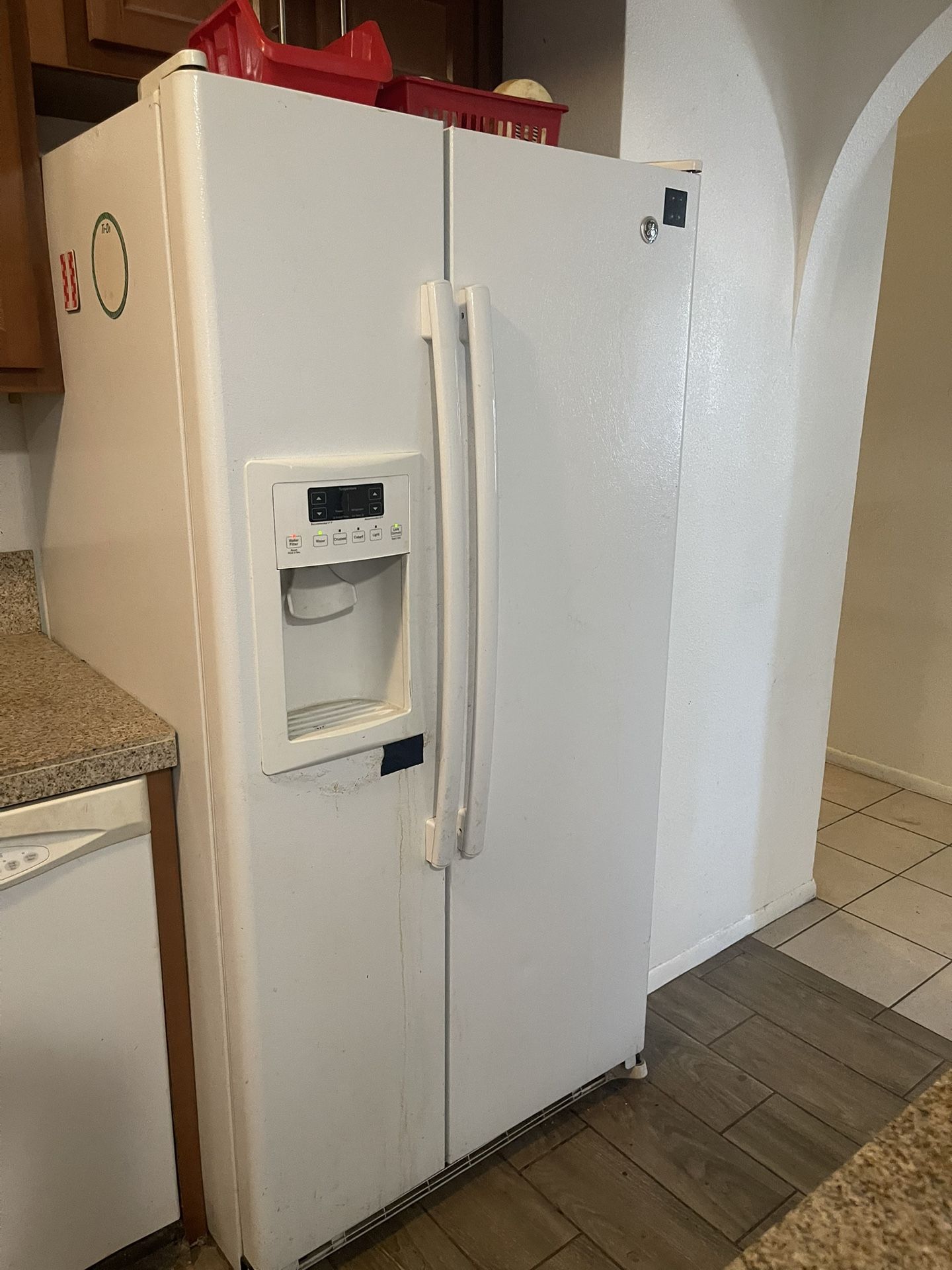 GE Refrigerator