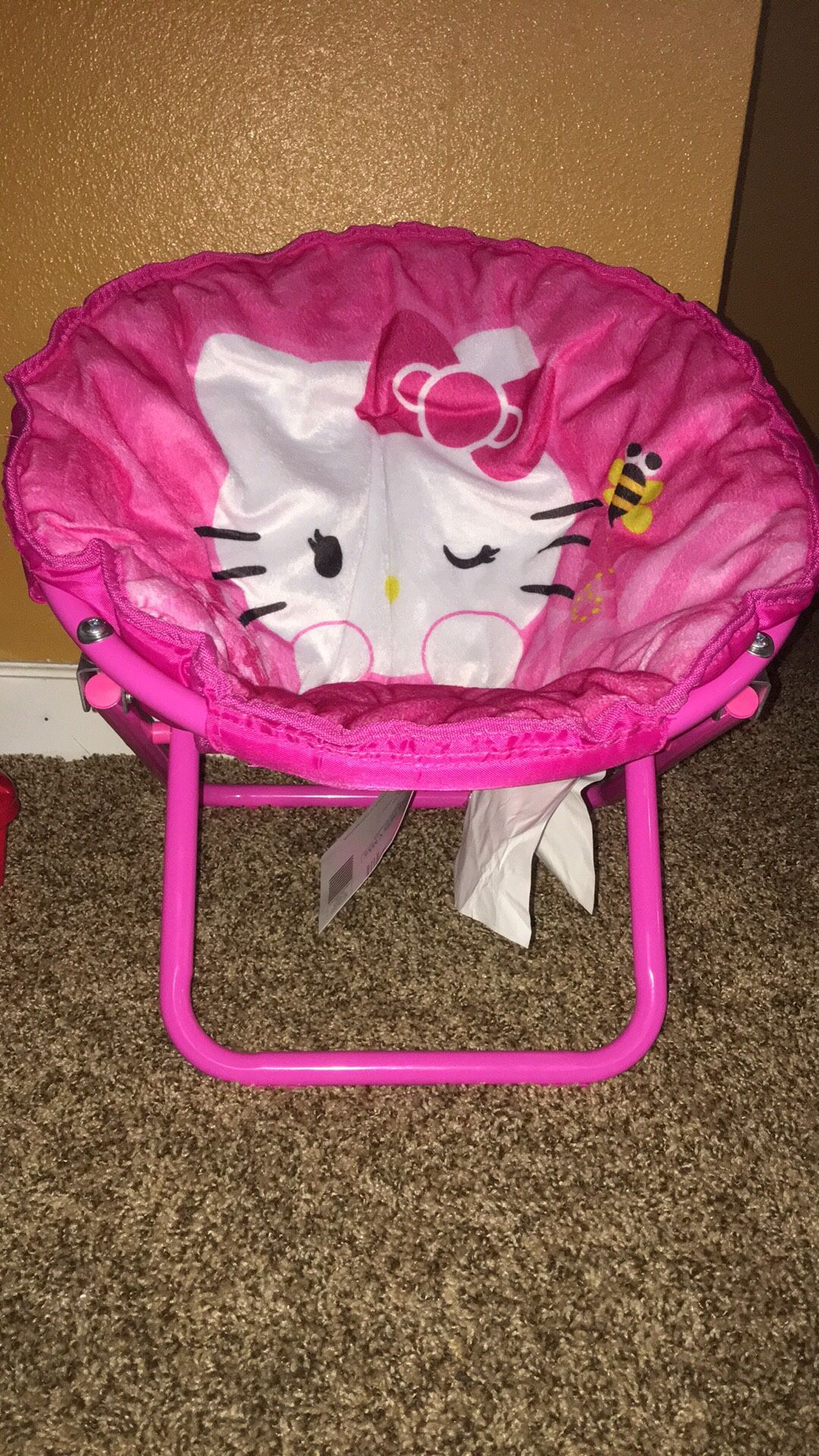 Hello Kitty saucer chair