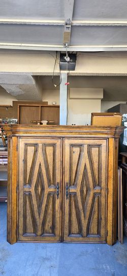Cabinet $20