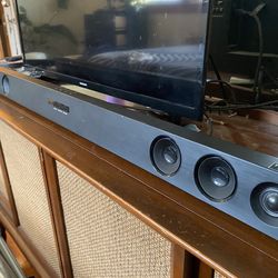 32” Samsung tv with lg soundbar and subwoofer