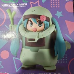 Gundam 45th Anniversary x Hatsune Miku Figure: Zaku Costume Hatsune Miku Ver.