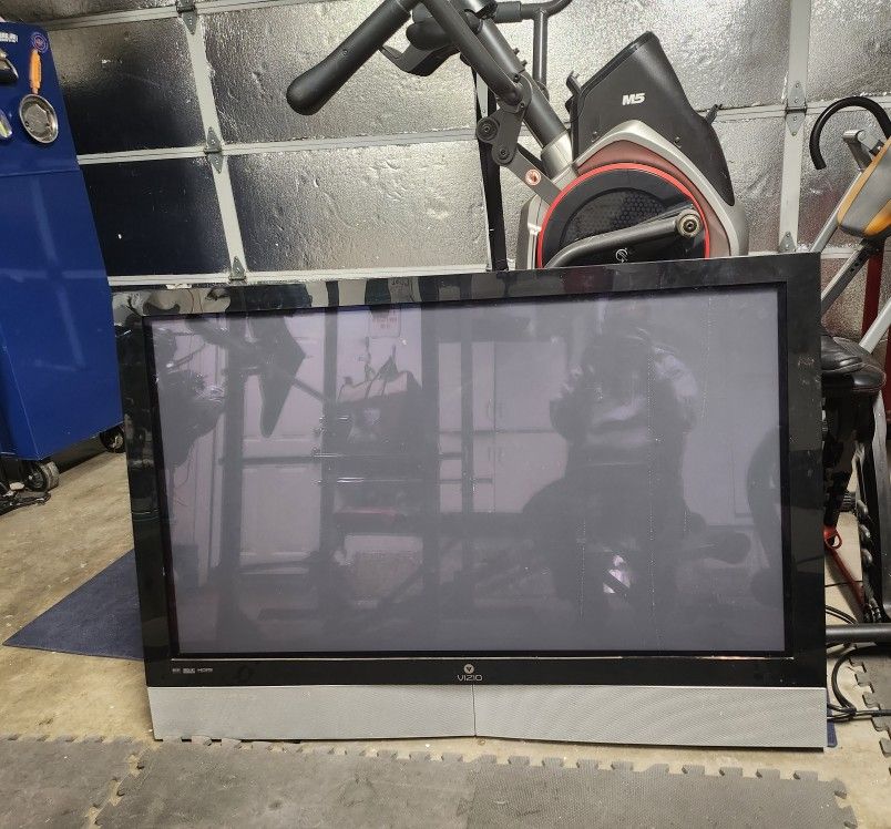 Vizio 52" Flat Screen Tv