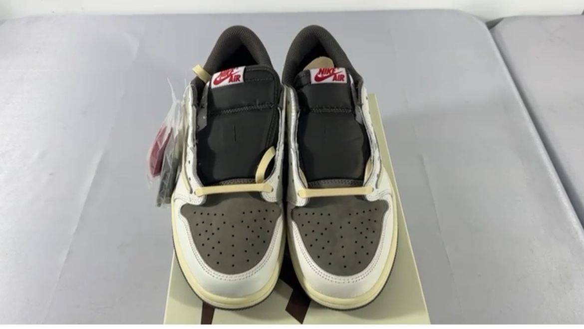 JORDAN 1 RETRO LOW OG SP REVERSE MOCHA TRAVIS SCOTT