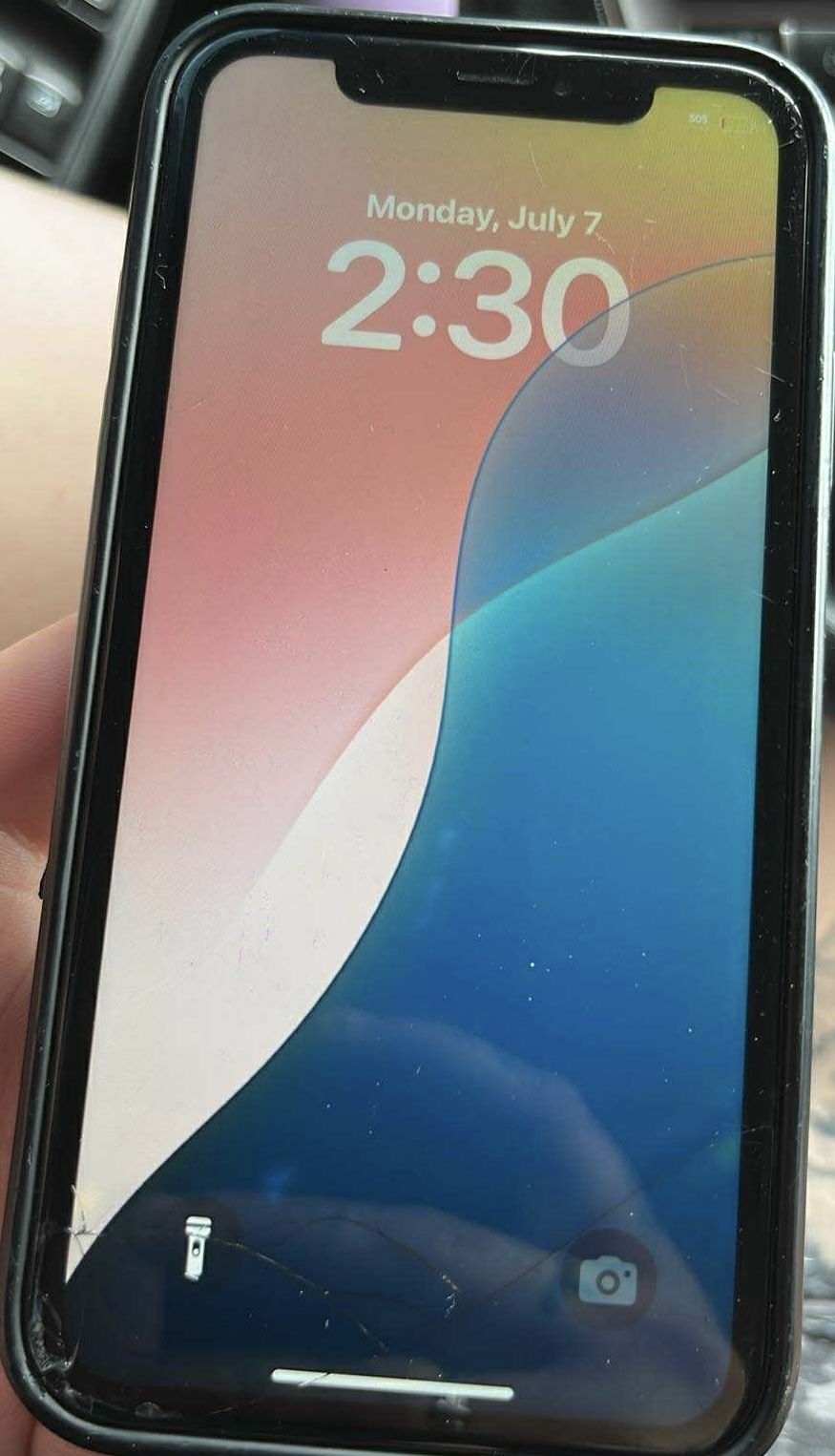 White iPhone XR / FULLY UNLOCKED