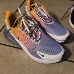 Nikes 270