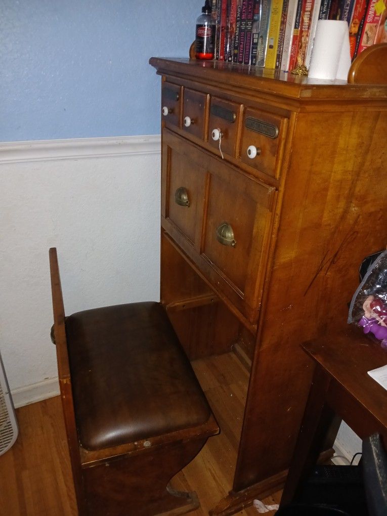 Built In Desk And Chair