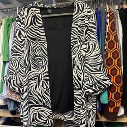Nice Blouse In Perfect Condition Almost New Size 22    22/24