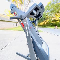 Schwinn 830 Treadmill With Incline 