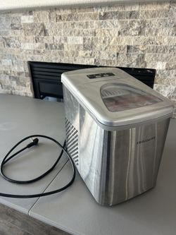 Ice Maker (bullet shapes)