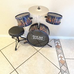 Fist Act Discovery Drum Set 