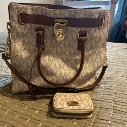 Michael Kors Purse/Wallet