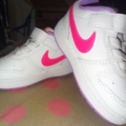 Nike Toddler Borough Lows Pink And White Size 5c