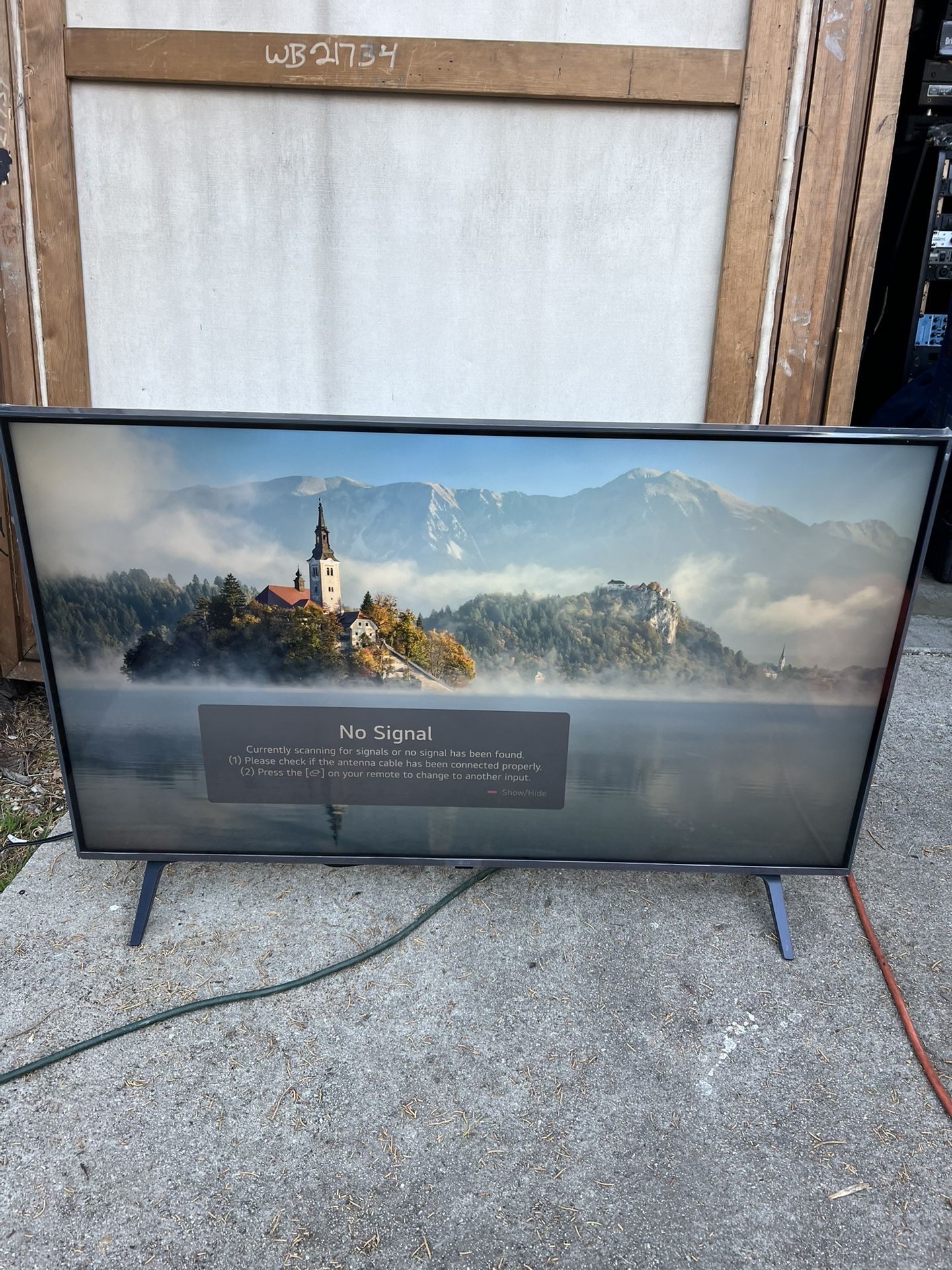 LG 43 Inch Class UQ7070 ZUD series LED 4K UHD Smart webOS 22 TV