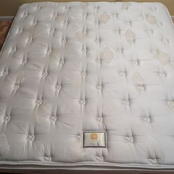 Stearns & Foster Ki,ng matt,ress 12 inch, medium firm.