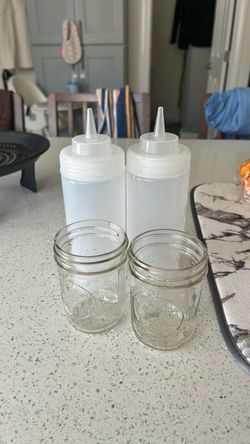 Glass jars and plastic sauce 🫙 containers